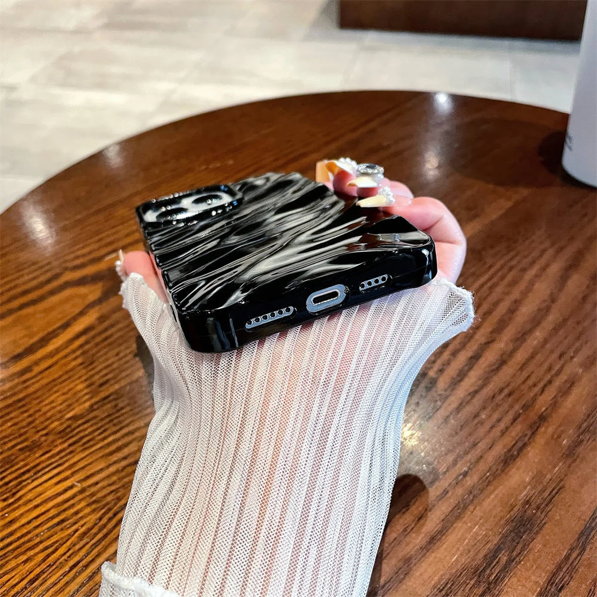 Силиконовый чехол "Silk Wavy" для iPhone 14 Pro Max Черный