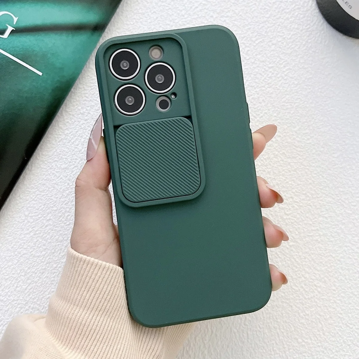 Силиконовый чехол "Vertical Lens Protection" для iPhone 13 Pro Зеленый