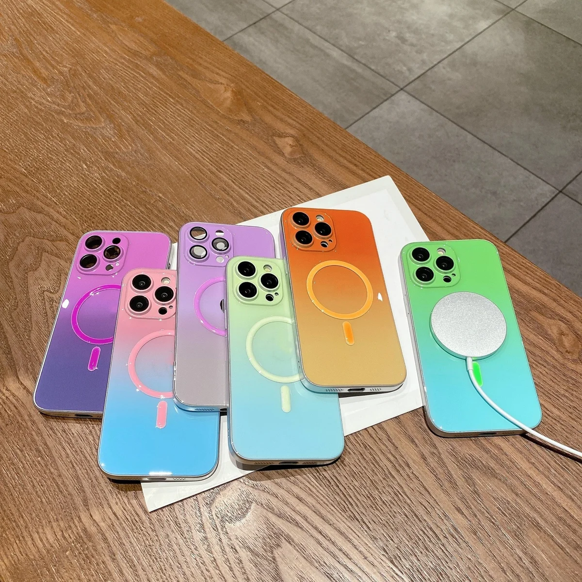 Силиконовый чехол "Gradient Luminous" with MagSafe для Apple iPhone 11 Pro Max Зеленый
