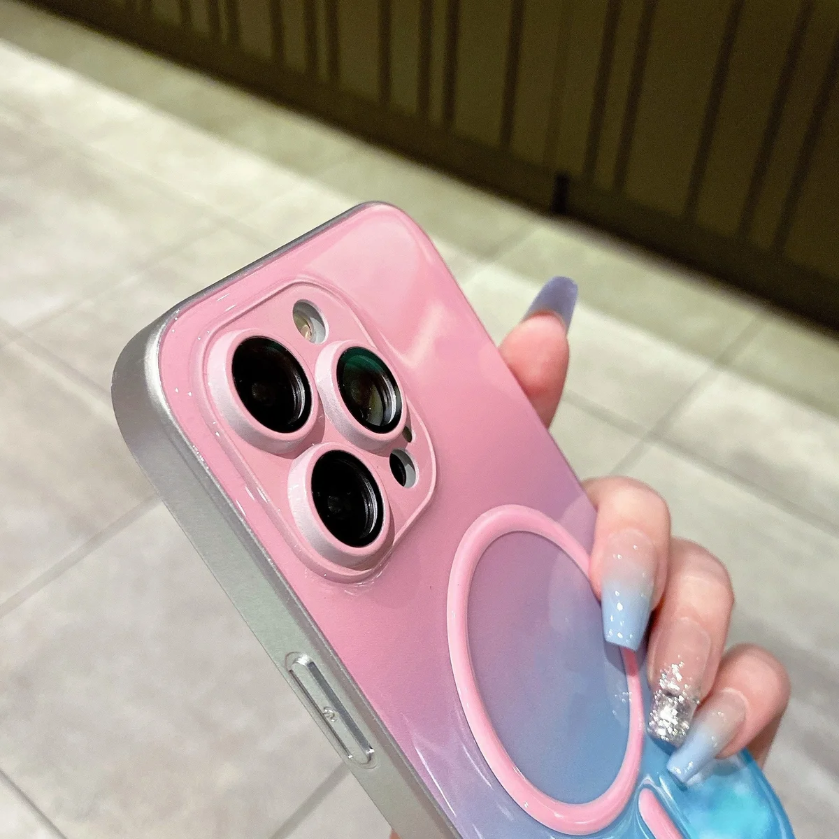 Силиконовый чехол "Gradient Luminous" with MagSafe для Apple iPhone 15 Pro Розовый