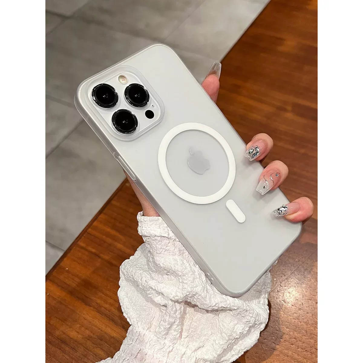 Пластиковый чехол "Luxury Ultra Thin Matte" with MagSafe для Apple iPhone 15 Pro Белый