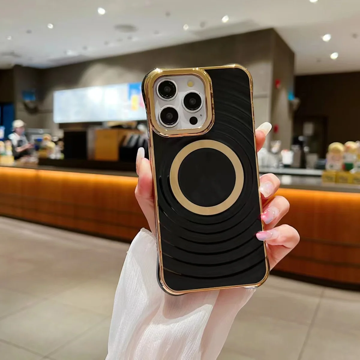 Силиконовый чехол "Luxury Shine" with MagSafe для iPhone 15 Pro Черный