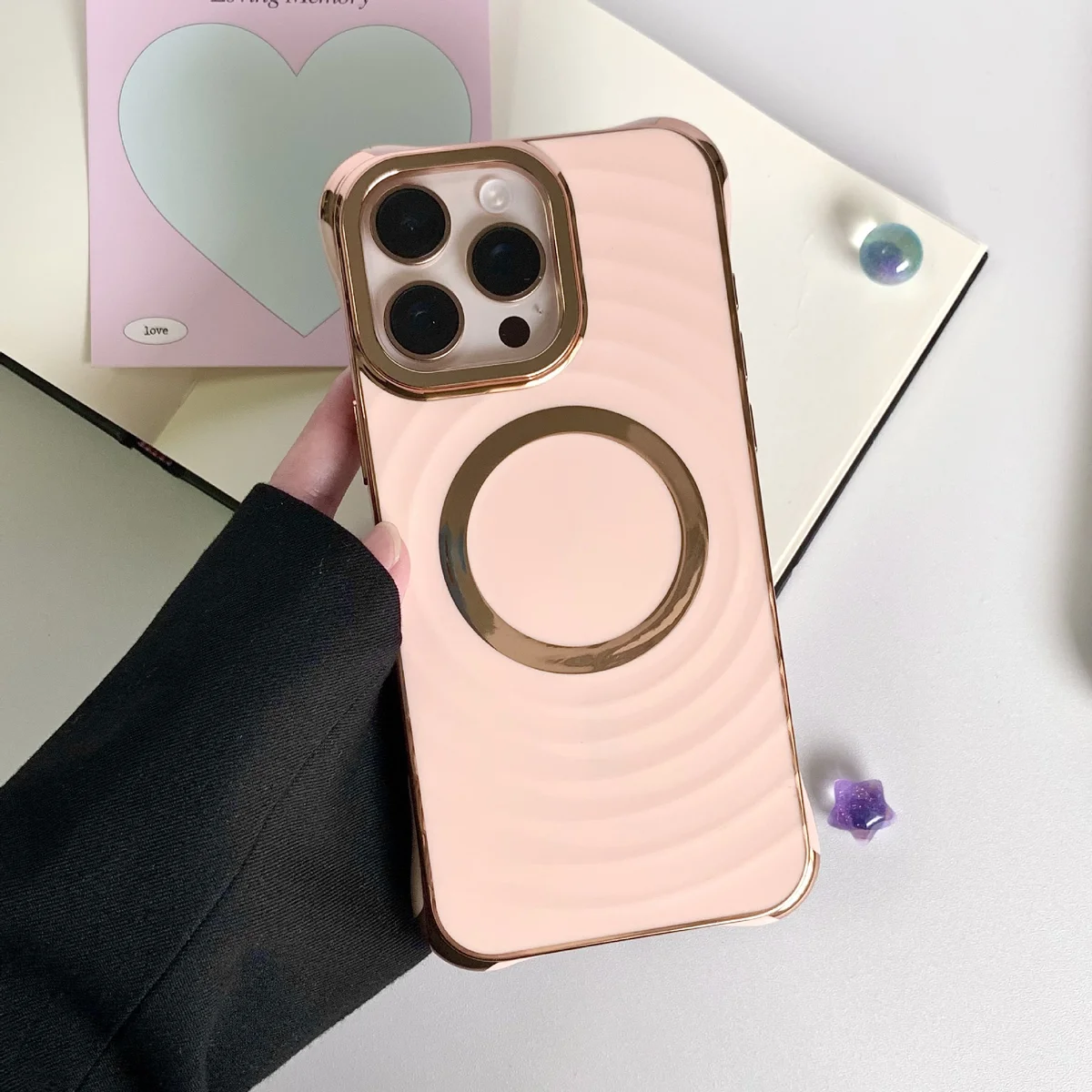 Силиконовый чехол "Luxury Shine" with MagSafe для iPhone 15 Pro Пудровый