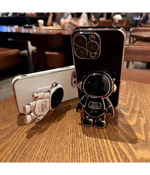Силиконовый чехол "Космонавт" с подставкой для Apple iPhone 14 Pro Черный Силиконовый чехол "Космонавт" с подставкой для Apple iPhone 14 Pro Черный