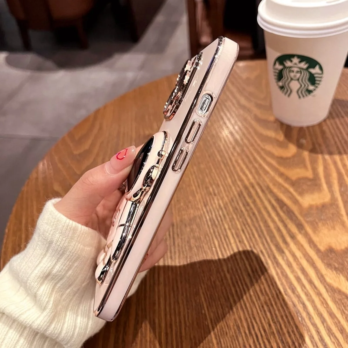 Силиконовый чехол "Космонавт" с подставкой для Apple iPhone 14 Pro Пудро-розовый