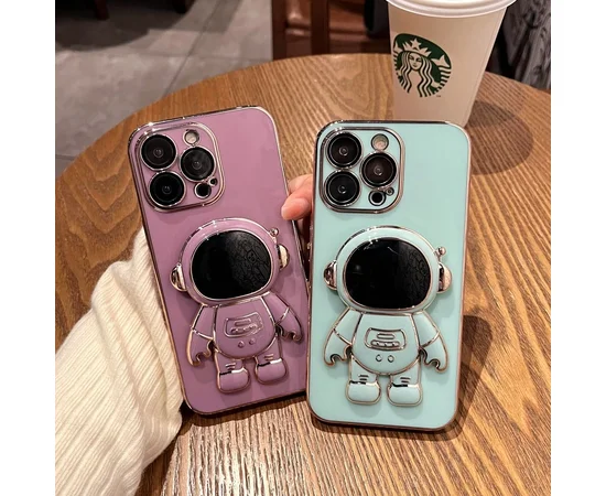 Силиконовый чехол "Космонавт" с подставкой для Apple iPhone 15 Pro Max Фиолетовый