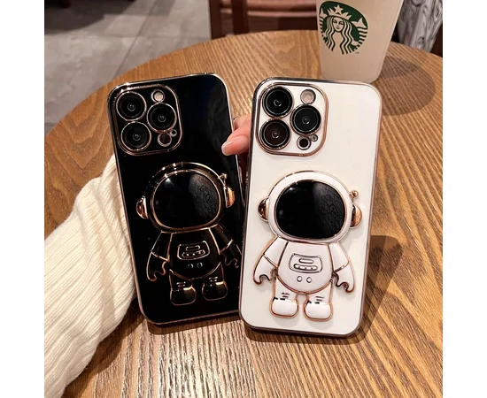 Силиконовый чехол "Космонавт" с подставкой для Apple iPhone 15 Pro Max Черный