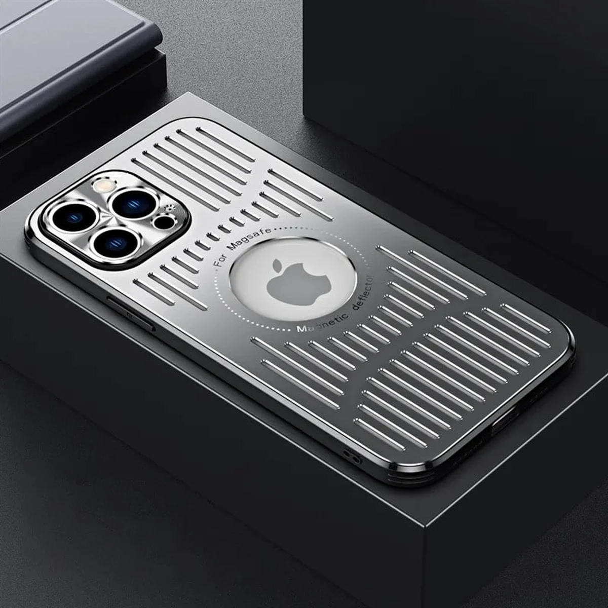 Алюминиевый чехол "Metal Heat" Case with MagSafe для Apple iPhone 14 Pro Max Серебряный