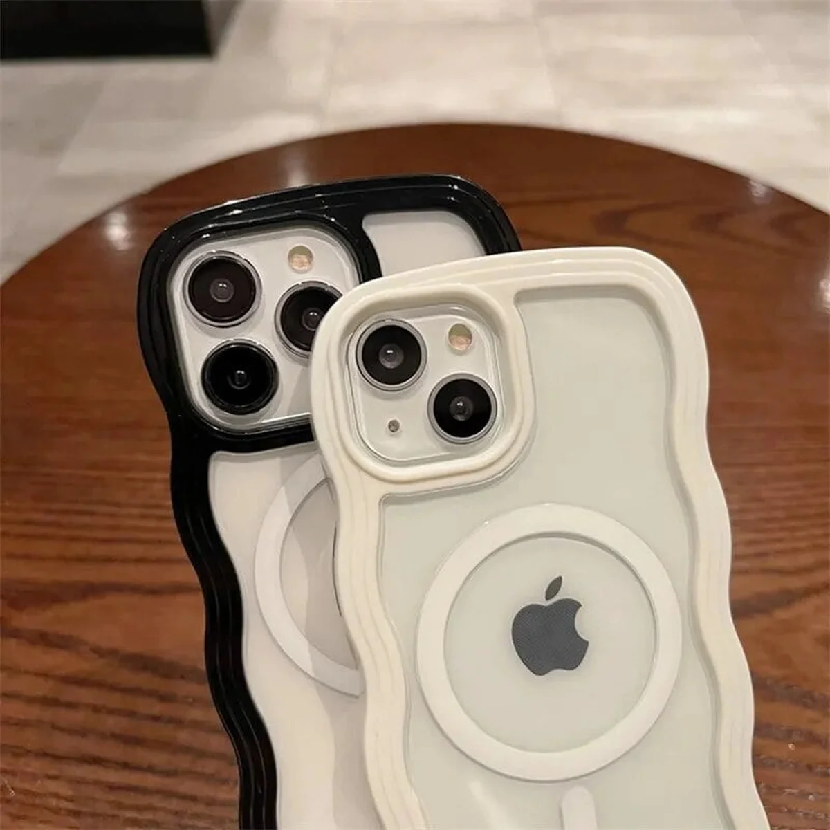 Силиконовый чехол "Wavy Lines" with MagSafe для Apple iPhone 14 Pro Черный