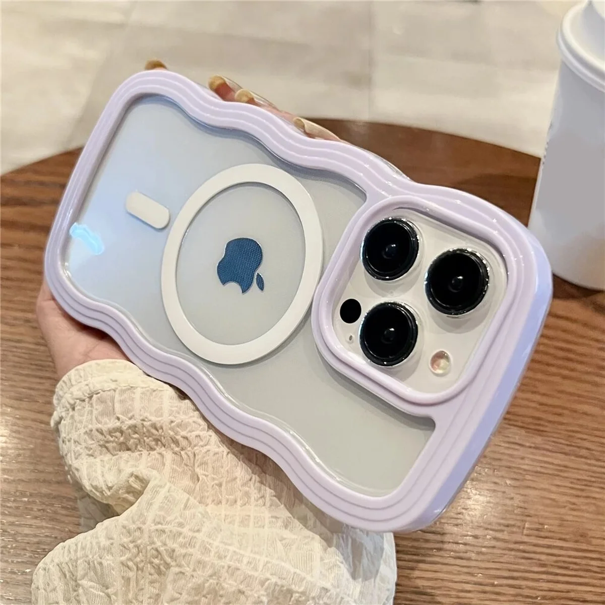 Силиконовый чехол "Wavy Lines" with MagSafe для Apple iPhone 14 Pro Max Фиолетовый