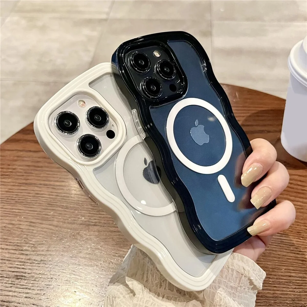 Силиконовый чехол "Wavy Lines" with MagSafe для Apple iPhone 14 Pro Черный