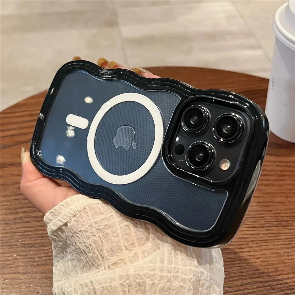 Силіконовий чохол "Wavy Lines" with MagSafe для Apple iPhone 14 Pro Чорний