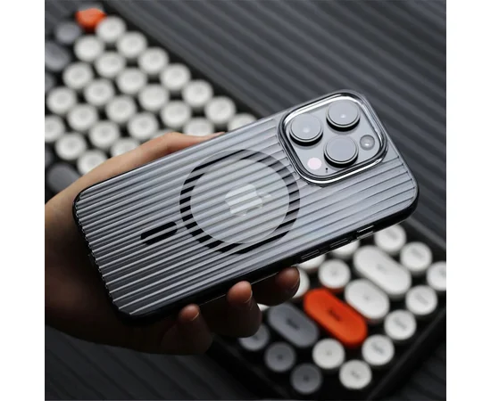 Пластиковый чехол "Luxury Corrugated" with MagSafe для Apple iPhone 15 Pro Max Черный