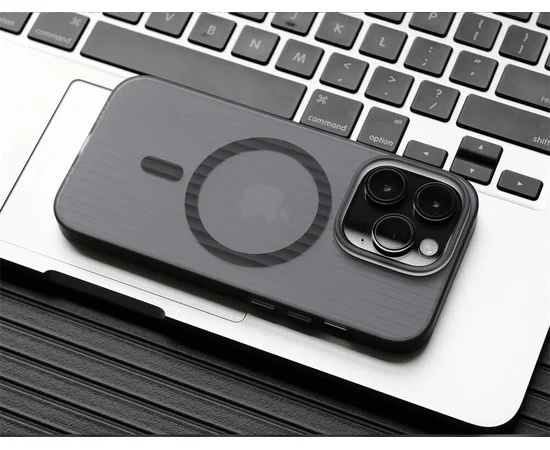 Пластиковый чехол "Luxury Corrugated" with MagSafe для Apple iPhone 15 Pro Max Черный