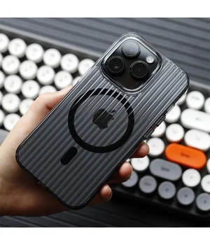 Пластиковый чехол "Luxury Corrugated" with MagSafe для Apple iPhone 15 Pro Max Черный