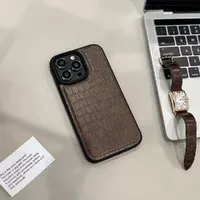 Кожаный чехол "Crocodile Pattern" для Apple iPhone 15 Pro Коричневый
