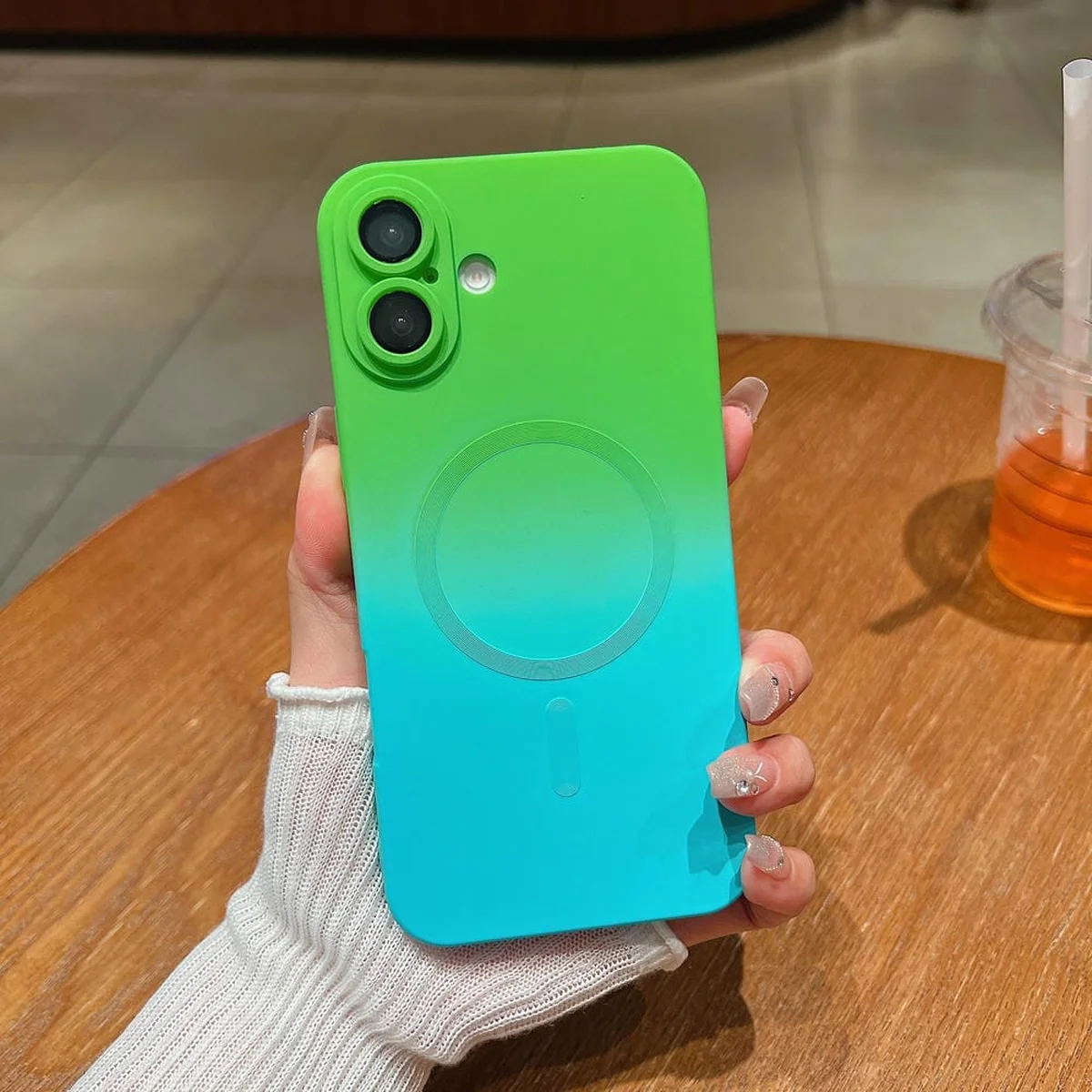 Силиконовый чехол "Luxury Gradient" with MagSafe для Apple iPhone 16 Зелено-голубой