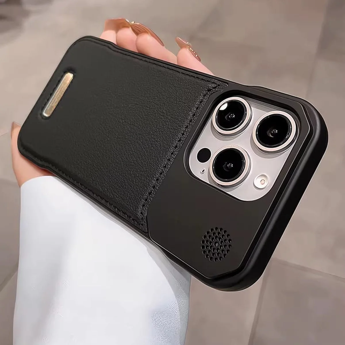 Пластиковый чехол "ArmorLine Leather" для Apple iPhone 16 Pro Max Черный