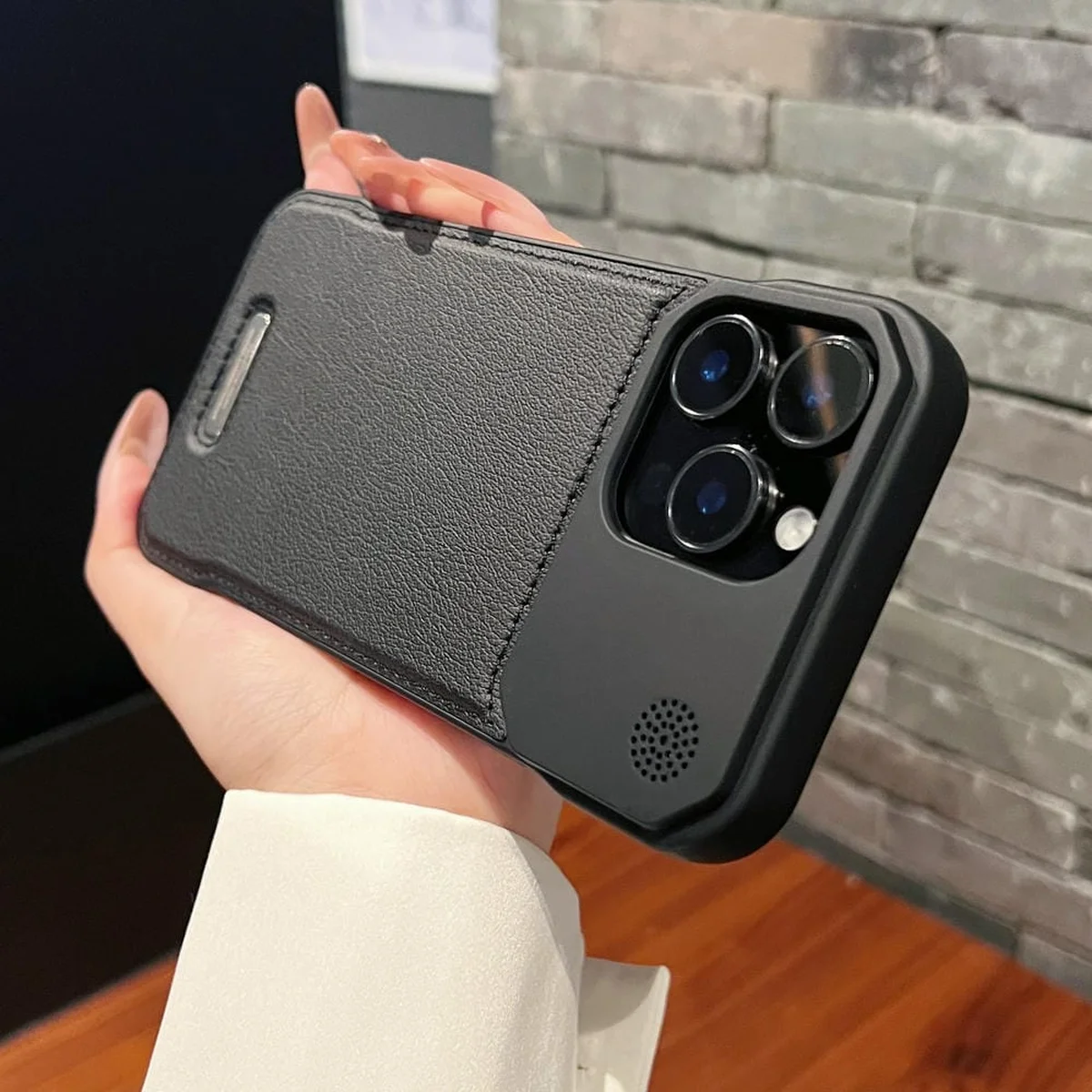 Пластиковий чохол "ArmorLine Leather" для Apple iPhone 16 Pro Чорний