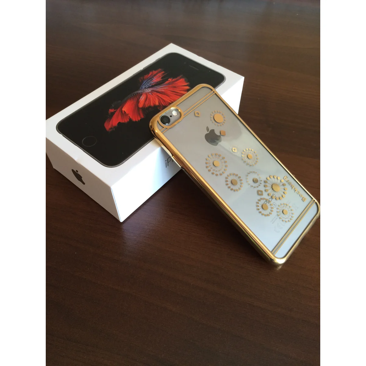 Чехол Beckberg золотой "Узоры" силиконовый для iPhone 6/6S