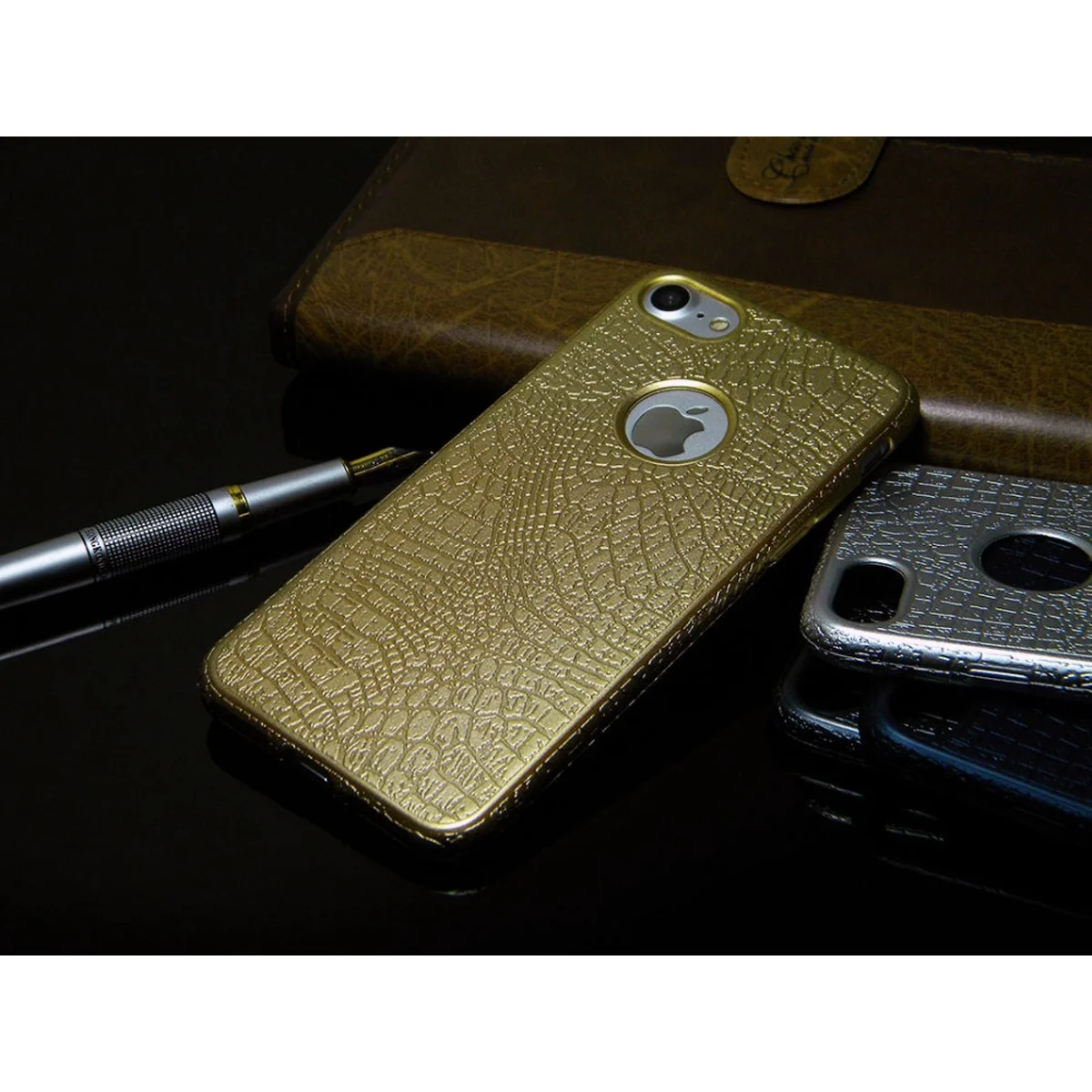 Силіконовий матовий чохол "Змія" золотий для iPhone 7/8