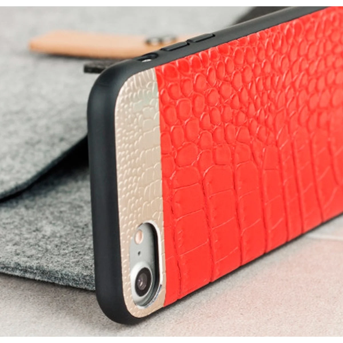 Чехол из натуральной кожи "Comma" Croco красный для iPhone 7/8