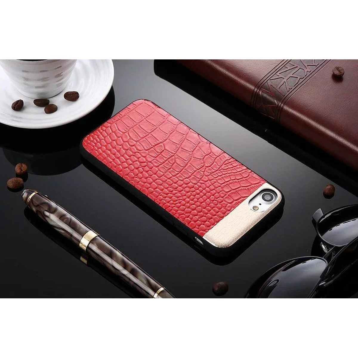 Чехол из натуральной кожи "Comma" Croco красный для iPhone 7/8