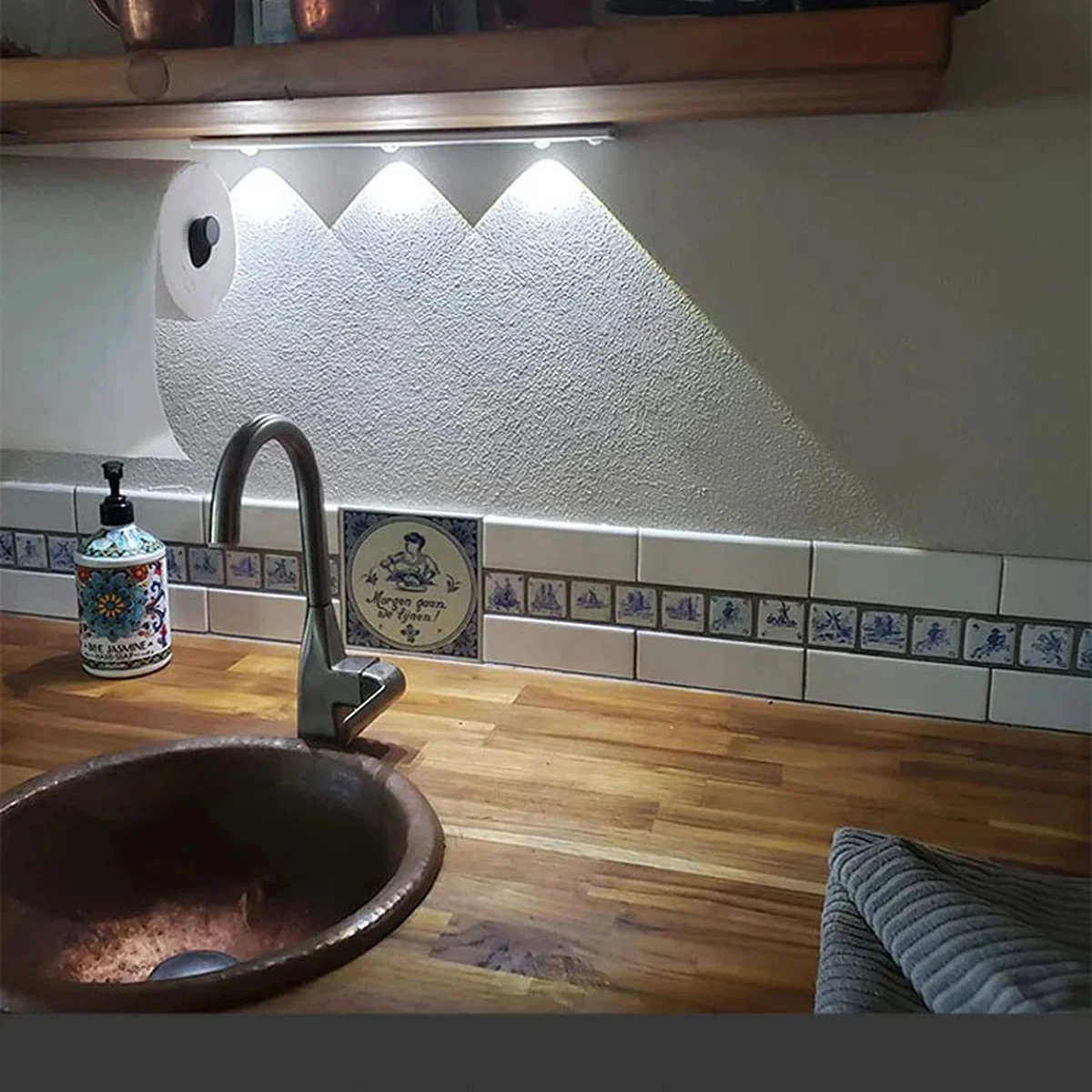 Сенсорний світильник LED із датчиком руху MZ-L1602 (40*10*200mm) Black