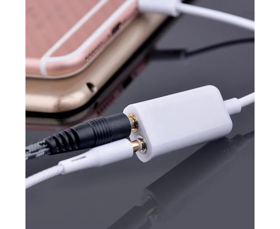 Кабель-перехідник Jack 3.5 M / 2 F білий