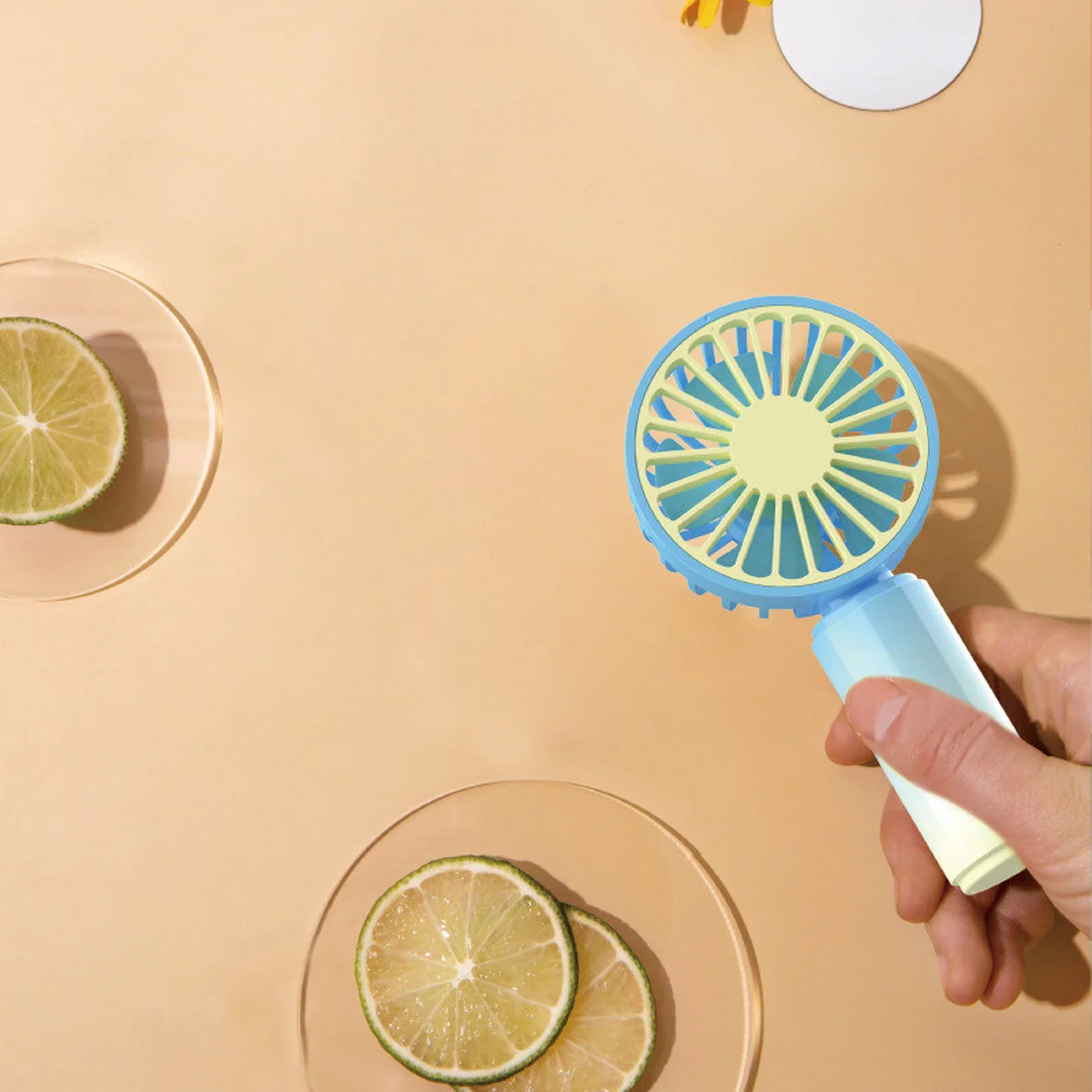 Портативный вентилятор LT-S3231 300mAh Light Yellow