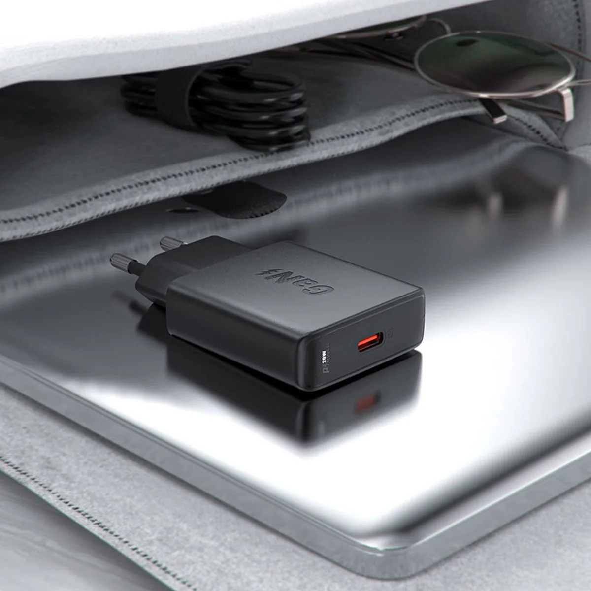 СЗУ Acefast A65 PD20W GaN (USB-C) Black