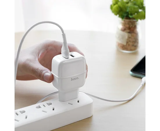 СЗУ Hoco C77A (2USB/2.4A) + Lightning Белый